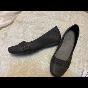 Bare Traps.  9.5 Brand New.